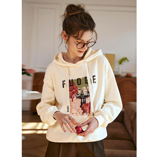 OLrain欧芮儿杏色连帽卫衣女早春2024新款宽松休闲贴图印花长袖 商品图1