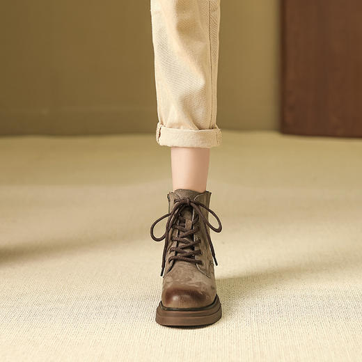 【女鞋专场】前系带真皮英伦风厚底马丁靴女2023年秋冬新款法式复古擦色短靴女 商品图1