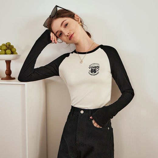 OLrain欧芮儿黑白色T恤女秋冬2023新款时尚撞色插肩圆领印花长袖 商品图1