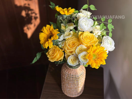 【想你时风起】金枝玉叶玫瑰3支黄色系多头玫瑰2支绿心迷你向日葵3支白色洋牡丹3支/份 商品图8