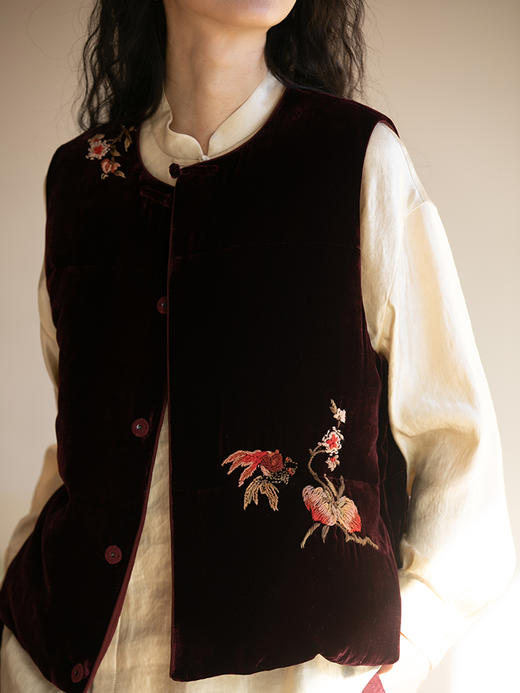 牧衣游原创 丝绒刺绣无袖羽绒马甲95白鸭绒东方新中式马夹 白鹤眠 商品图0