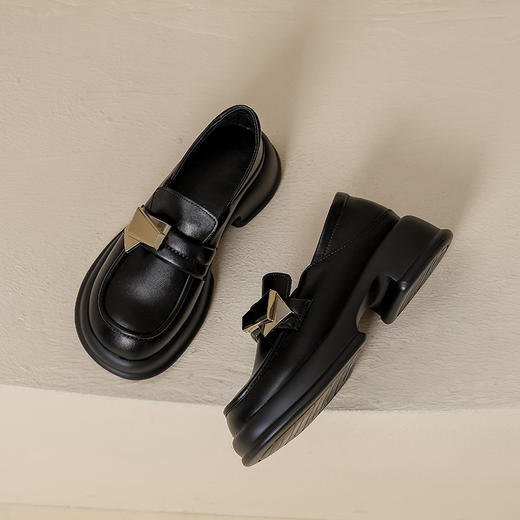 【女鞋专场】英伦风棕色真皮小皮鞋2023新款复古粗跟乐福鞋女一脚蹬圆头女单鞋 商品图3