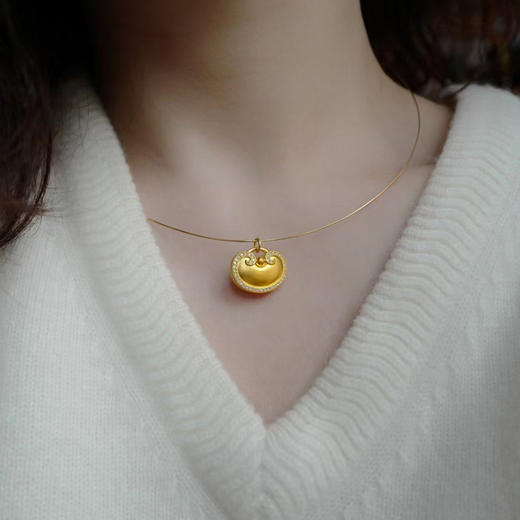 古法黄金点钻系列 二款足金镶钻吊坠 小木鱼/如意锁 商品图6