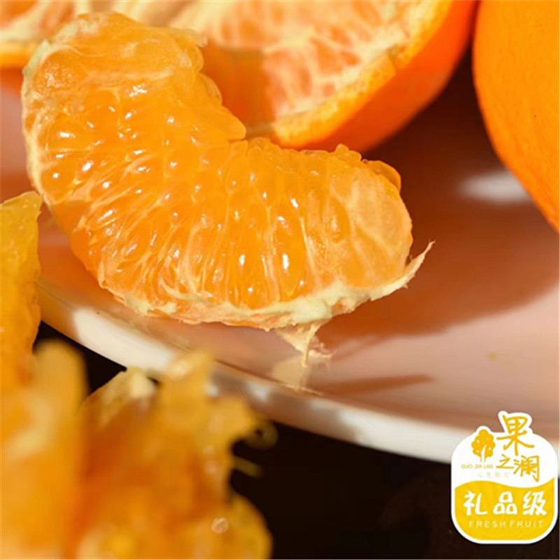 【2025 春见粑粑柑】爆浆春见 “果肉粒粒分明，鱼子酱爆珠体验” ，果肉细腻，鲜甜爽口，维C满满。净重7斤/箱，江浙沪皖顺丰包邮~