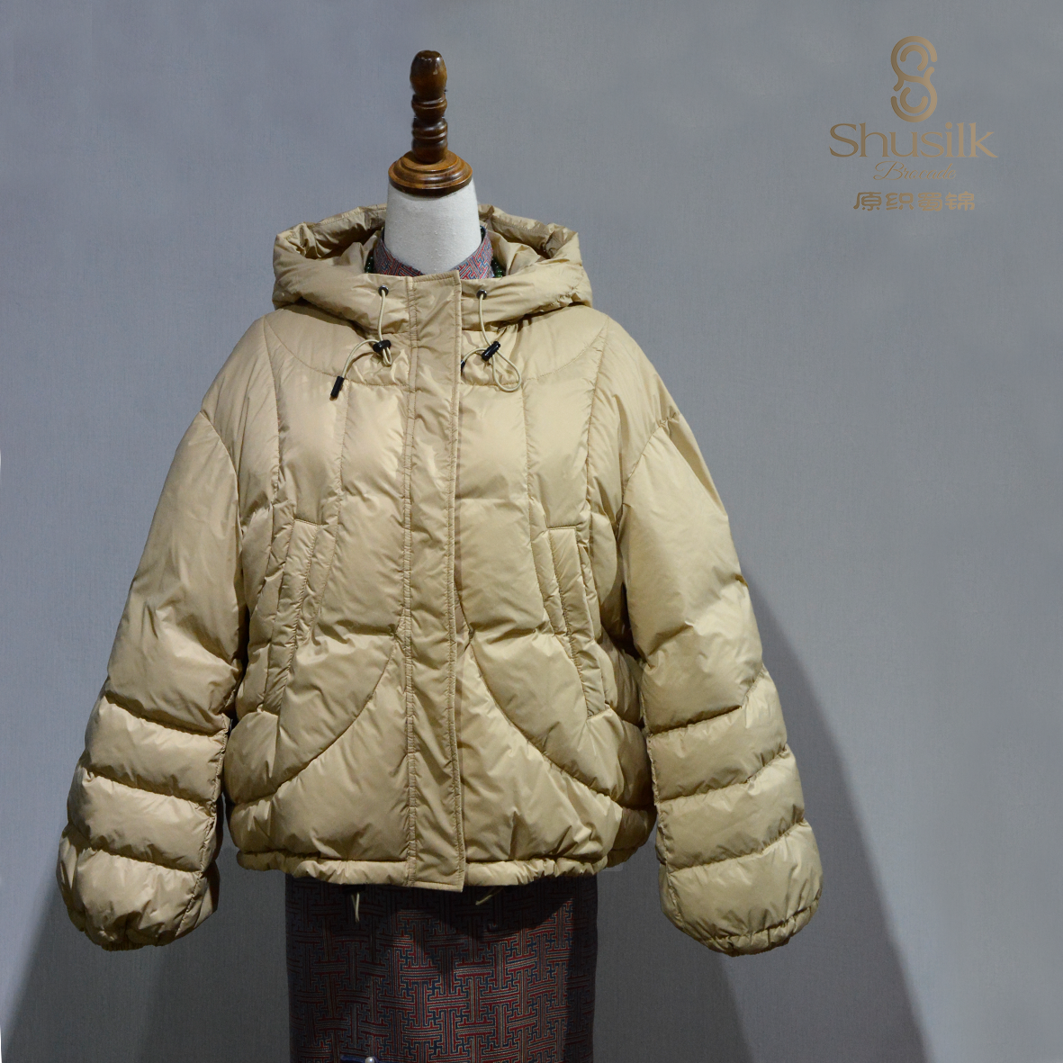 HP2052女式连帽曲线水袖鹅绒服