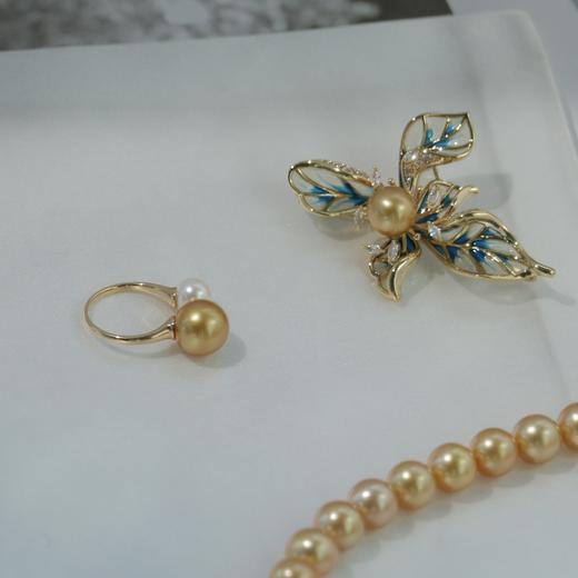 甄珠贝 贵气迷人的海水双珠 倪妮同款 极强光镜面akoya 7-8mm + 金珠正圆11-12mm 简洁大气设计 惊艳的让人移不开眼 商品图6