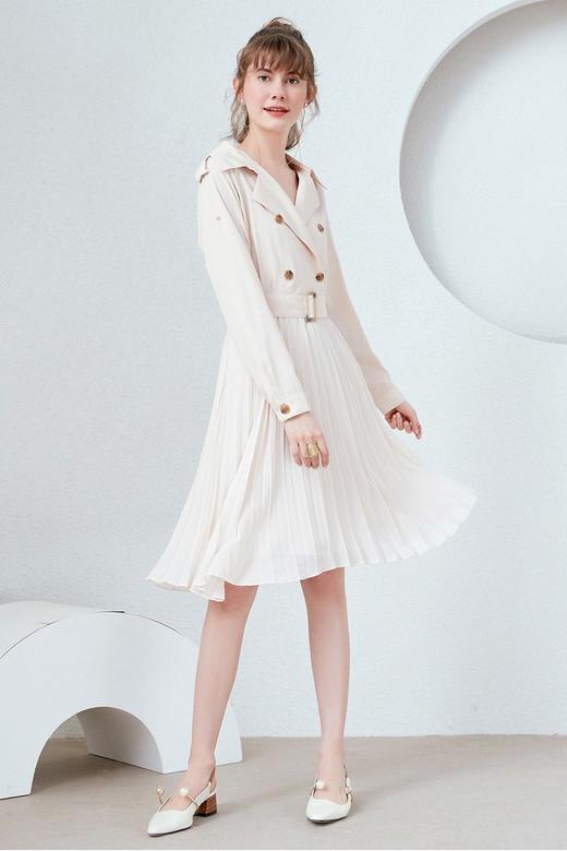 Y.SING衣香丽影 米色风衣式百褶连衣裙 9651 商品图0