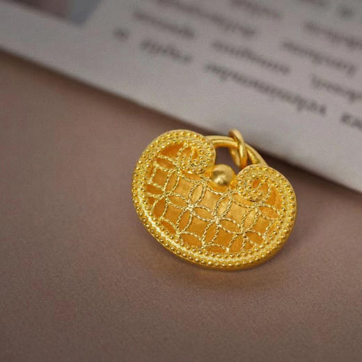 古法黄金点钻系列 二款足金镶钻吊坠 小木鱼/如意锁 商品图2