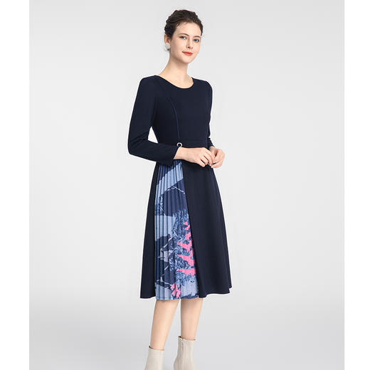 司歌V领长袖连衣裙压褶印花气质知性收腰A881075 商品图0