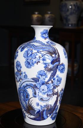 青花描金凤穿牡丹赏瓶