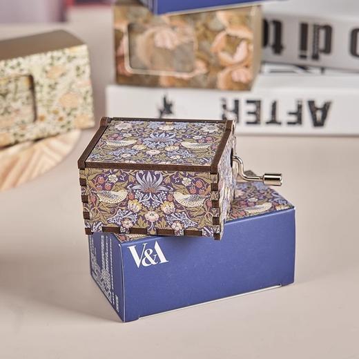 V&A博物馆威廉莫里斯系列 草莓小偷玫瑰茛苕叶埃文洛德手摇音乐盒桌面摆件 商品图2
