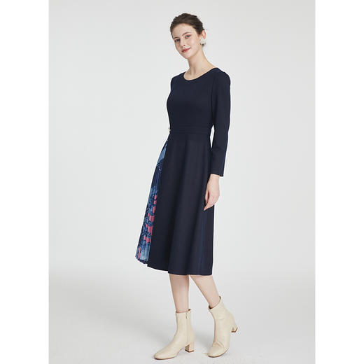 司歌V领长袖连衣裙压褶印花气质知性收腰A881075 商品图2