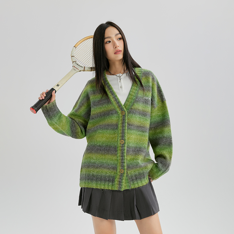 YKYB针织衫秋冬新款多巴胺潮流上衣加厚保暖V领落肩宽松开衫毛衣