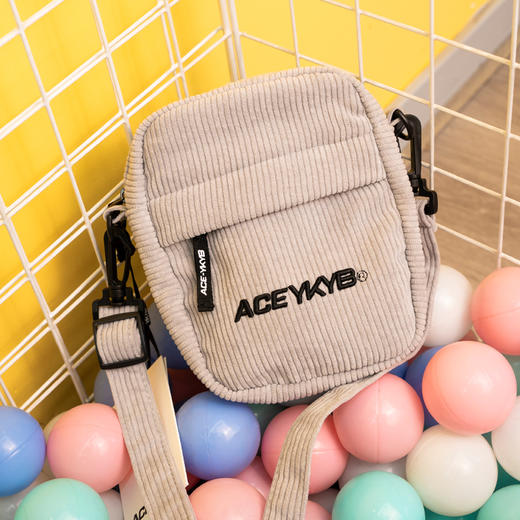 YKYB灯芯绒斜挎包复古多色简约百搭背包 商品图3