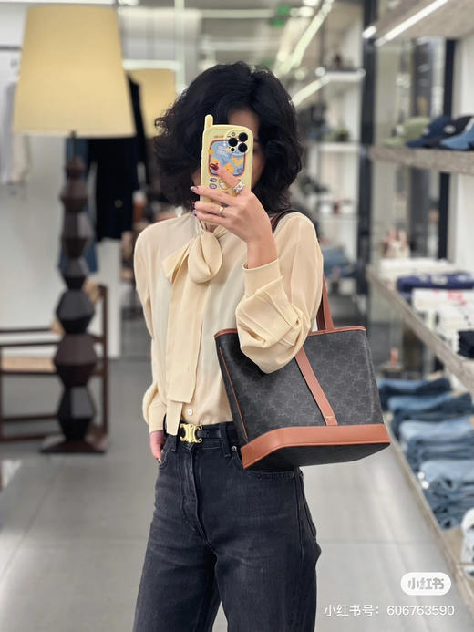 新款托特小号 出货
特惠价550顺丰包邮🉐️
原厂皮版本 商品图1