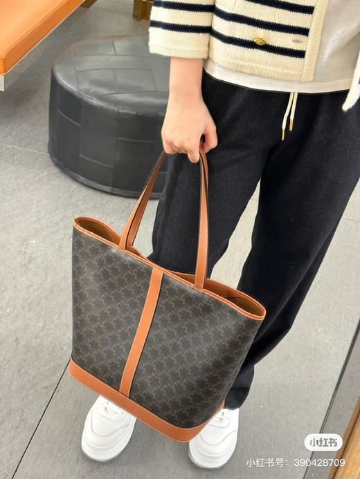 新款托特大号 出货
特惠价650顺丰包邮🉐️
原厂皮版本 商品图2