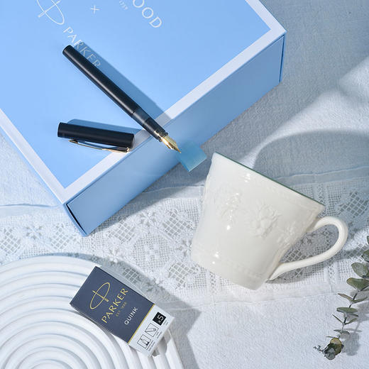 派克威雅XL入门级黑色金夹墨水笔+wedgwood欢愉假日树莓马克杯联合款套装 商品图1