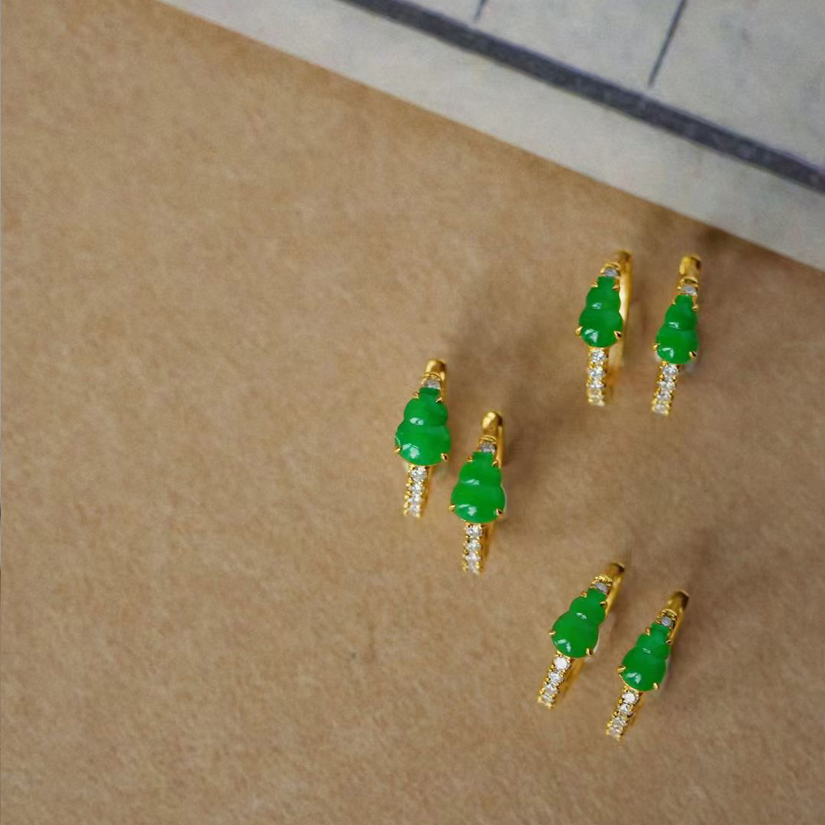 龢盒原创 18k金镶正阳绿翡翠小葫芦耳圈耳环