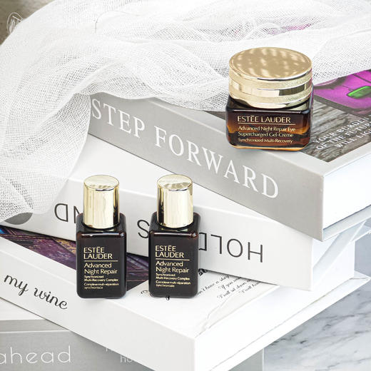 雅诗兰黛抗蓝光精华眼霜15ml+
雅诗兰黛小棕瓶精华15ml*2或眼霜小样*2 礼盒装 商品图1