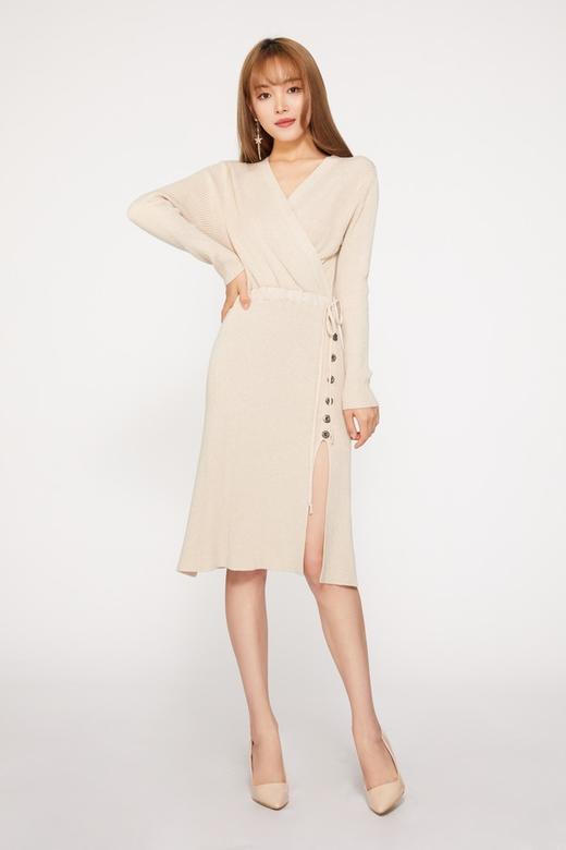ESTELLICA 米杏色抽绳针织开衩连衣裙 9677 商品图0