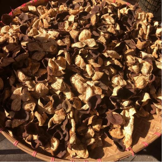 一两陈皮一两金的【新会陈皮】用传统的“三刀三瓣”手艺将柑皮切开剥离果肉，自然阳光晾晒，自然陈化，最大程度保证陈皮的香气，其味甘、香、醇 商品图5