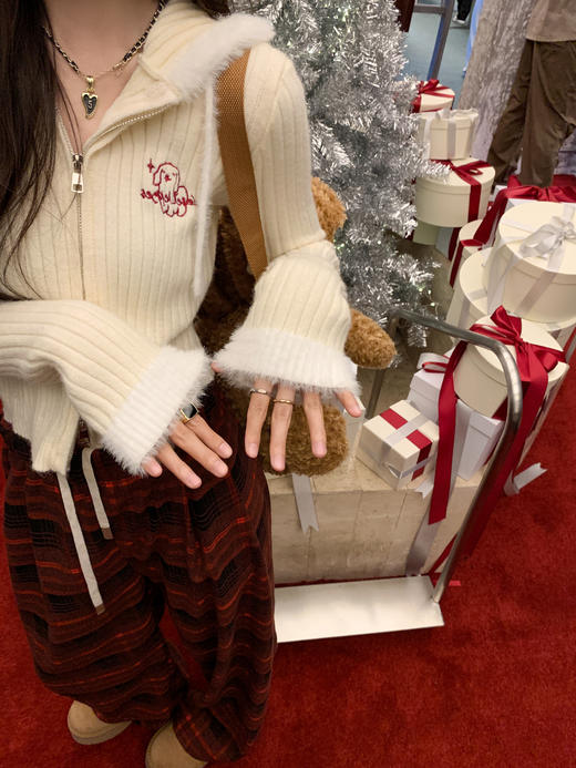 <曾小咸推荐>2.8现货秒杀 ！微信超特价！红色字母连帽针织衫 日常189.99 立减100 秒杀89.99！！ 商品图1