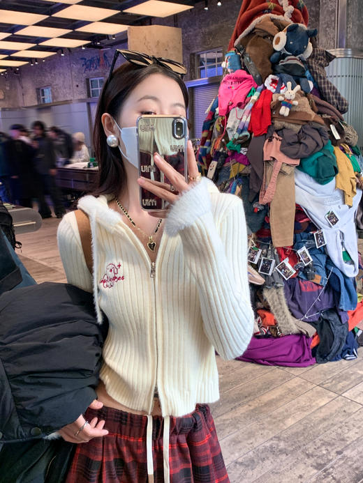 <曾小咸推荐>2.8现货秒杀 ！微信超特价！红色字母连帽针织衫 日常189.99 立减100 秒杀89.99！！ 商品图4