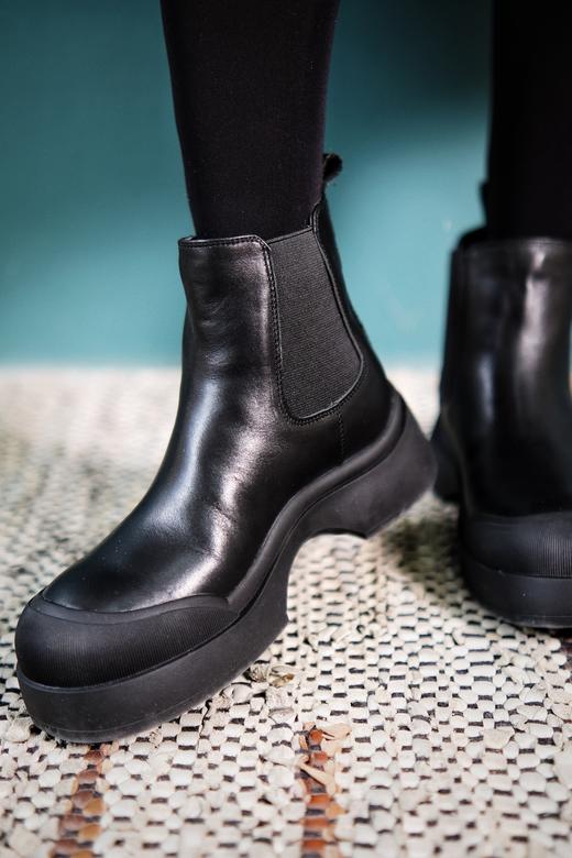 显瘦又保暖！经典时髦显瘦切尔西皮靴 冬季加绒100羊毛内里保暖御寒 小牛皮鞋面光滑细腻结实耐磨防风 5cm自然增高防滑耐磨舒适好走 修饰腿形身型百搭显瘦款短靴切尔西短靴！（现货） 商品图13