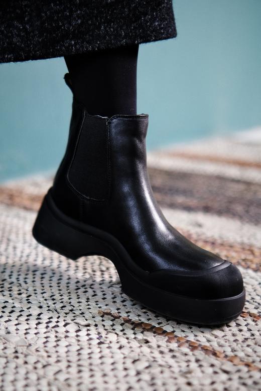 显瘦又保暖！经典时髦显瘦切尔西皮靴 冬季加绒100羊毛内里保暖御寒 小牛皮鞋面光滑细腻结实耐磨防风 5cm自然增高防滑耐磨舒适好走 修饰腿形身型百搭显瘦款短靴切尔西短靴！（现货） 商品图14