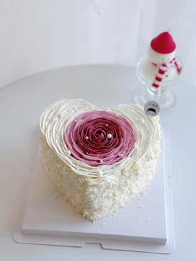 爱心花瓣 · 奶油蛋糕