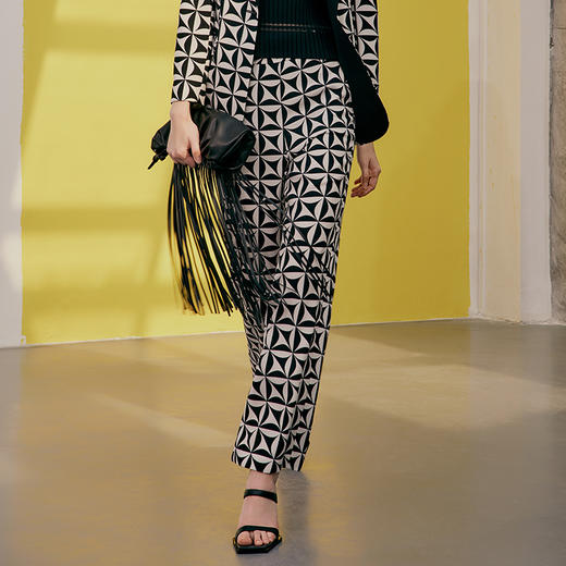 EITIE爱特爱春季新款撞色几何图形印花裤子7305004 商品图3