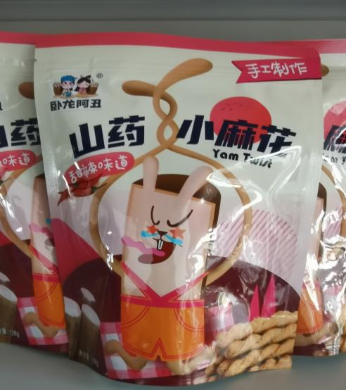 卧龙阿丑山药小麻花甜辣味128g/袋 商品图0