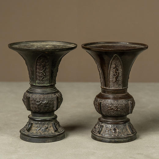 清 铜蕉叶纹出戟花觚（一对） 商品图1