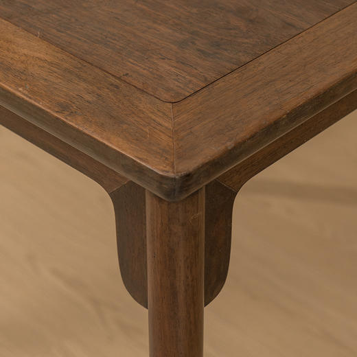 清 红木刀牙板霸王枨方桌 商品图1