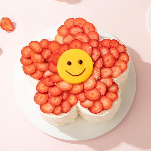 【幸福小红花】片片鲜草莓片绽放成小红花，呈现出光芒万丈的笑脸给人带来幸福和喜悦（厦门幸福西饼蛋糕正价） 商品图1