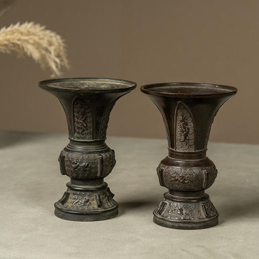 清 铜蕉叶纹出戟花觚（一对） 商品图4