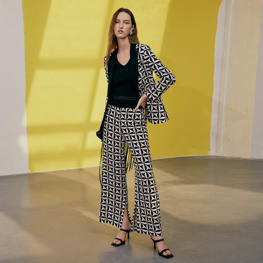 EITIE爱特爱春季新款撞色几何图形印花外套7303007 商品图4