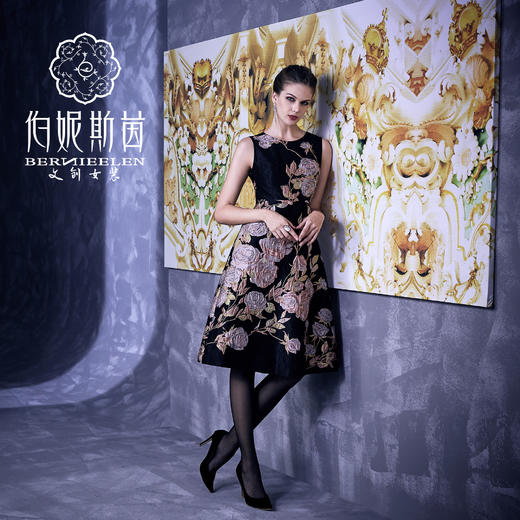 【伯妮斯茵】3S6223粉色提花连衣裙 商品图2