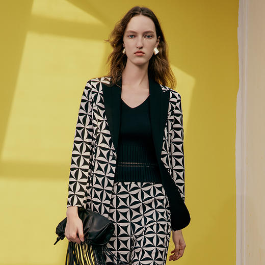 EITIE爱特爱春季新款撞色几何图形印花外套7303007 商品图3