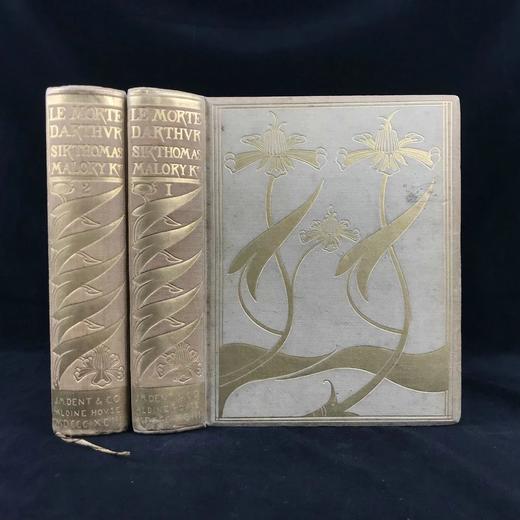含藏书票！限量1500套1893-94年 马洛礼《亚瑟王之死》（全2卷） 比亚兹莱数十幅经典插图 漆布精装16开 商品图0