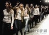 Backstage: Mercedes-Benz Fashion Week Berlin / 后台：梅赛德斯-奔驰柏林时装周 商品缩略图3