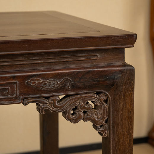 清 红木束腰马蹄腿回纹小画桌 商品图3