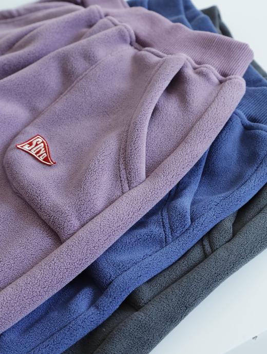 【舍予良仓双面绒暖暖裤】热在身上，软到心坎里~ ✅双面奥利绒，双重轻柔、更保暖 ✅版型宽松有型，好穿还百搭 ✅面料添加7%氨纶，弹力超级大 ✅裤腿束口设计，利落不上窜 商品图1