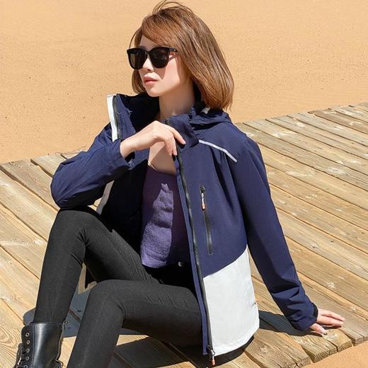 新款户外冲锋衣男女款两件套三合一防风防水登山服抓绒衣外套 商品图3