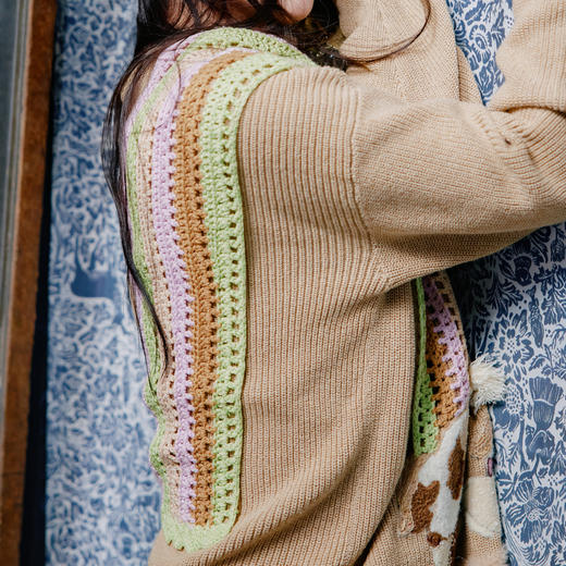 谜底V领套头针织衫女2024春季新款学院风宽松中长款毛衣241MZ0321 商品图2