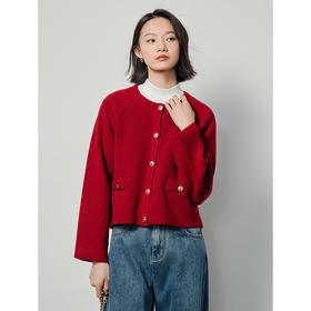 红色针织开衫+牛仔裤