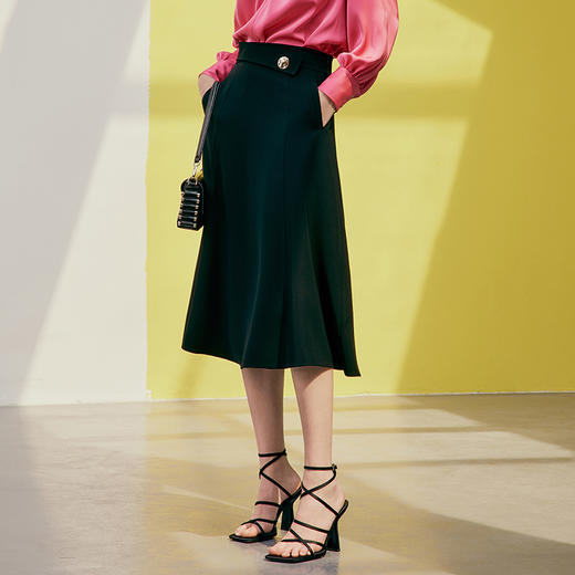 EITIE爱特爱春季新款A字黑色半裙7306005 商品图1