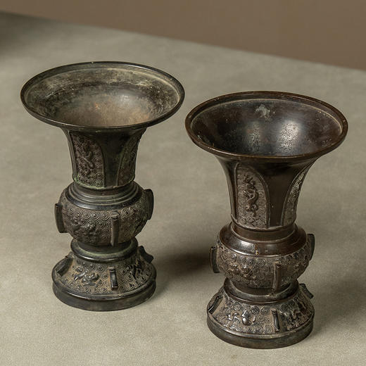 清 铜蕉叶纹出戟花觚（一对） 商品图2