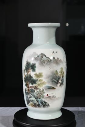 粉彩江南人家赏瓶