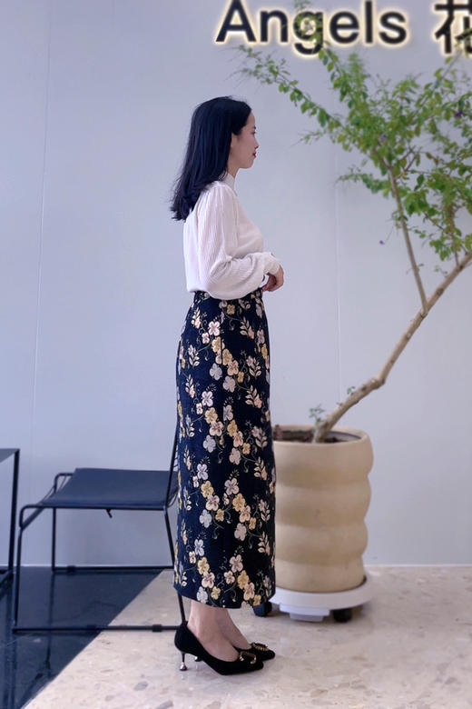 铅白色、漆黑色半透明领口设计羊毛针织衫LZ3E41 商品图4